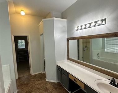 2417 Seguine Drive - Photo Thumbnail 14