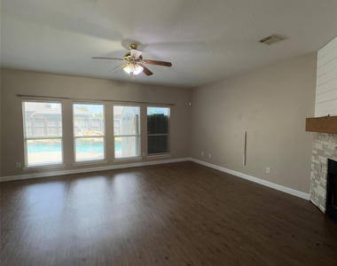 2417 Seguine Drive - Photo Thumbnail 4