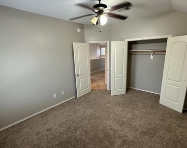2417 Seguine Drive - Photo Thumbnail 11