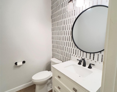 2417 Seguine Drive - Photo Thumbnail 5