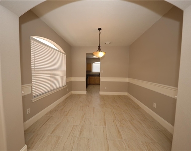 5539 Mountain Forest Drive - Photo Thumbnail 4