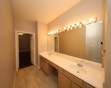 5539 Mountain Forest Drive - Photo Thumbnail 19