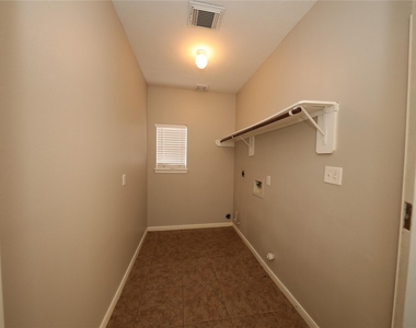 5539 Mountain Forest Drive - Photo Thumbnail 11