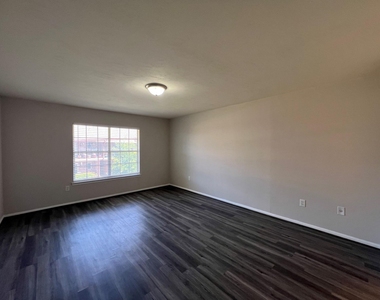 7600 Burgoyne Road - Photo Thumbnail 10
