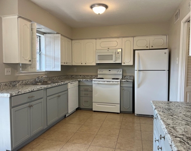 7600 Burgoyne Road - Photo Thumbnail 7