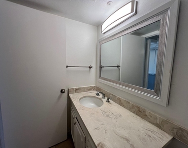 7600 Burgoyne Road - Photo Thumbnail 15