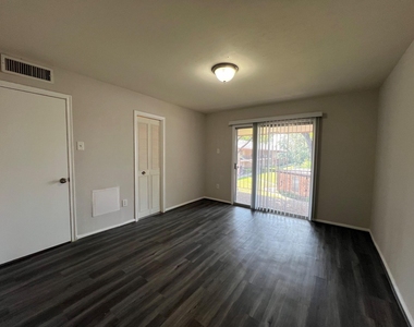 7600 Burgoyne Road - Photo Thumbnail 11