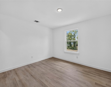 8210 Sterlingshire Street - Photo Thumbnail 10