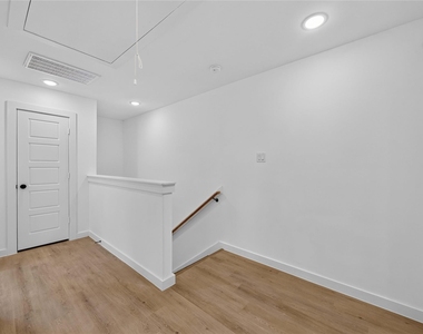 8210 Sterlingshire Street - Photo Thumbnail 9