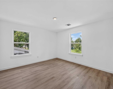 8210 Sterlingshire Street - Photo Thumbnail 13