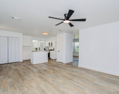 6117 Settlers Square Lane - Photo Thumbnail 10