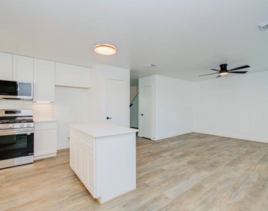 6117 Settlers Square Lane - Photo Thumbnail 23
