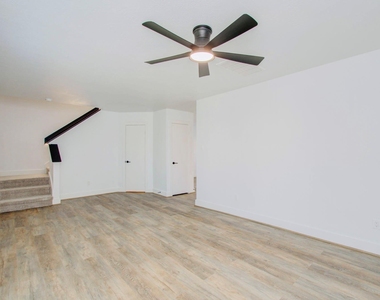 6117 Settlers Square Lane - Photo Thumbnail 5