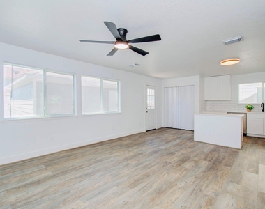 6117 Settlers Square Lane - Photo Thumbnail 9
