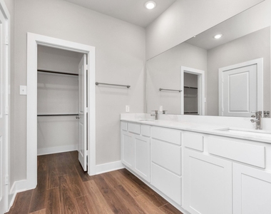 10515 Moon Valley Lane - Photo Thumbnail 9