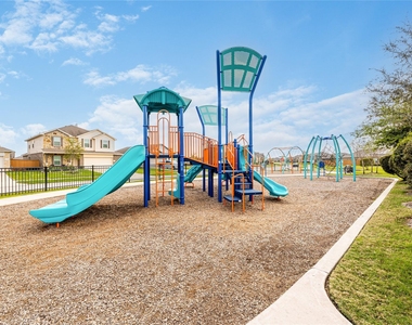 10515 Moon Valley Lane - Photo Thumbnail 16