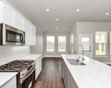 10515 Moon Valley Lane - Photo Thumbnail 4