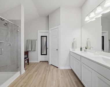 2502 Gelding Manor Drive - Photo Thumbnail 10