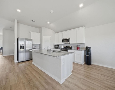2502 Gelding Manor Drive - Photo Thumbnail 6