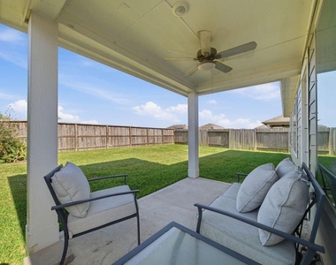 2502 Gelding Manor Drive - Photo Thumbnail 18