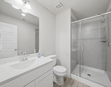 2502 Gelding Manor Drive - Photo Thumbnail 14