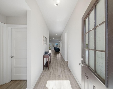 2502 Gelding Manor Drive - Photo Thumbnail 3