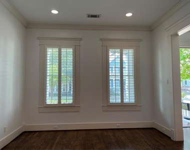 216 W 24th Street - Photo Thumbnail 7