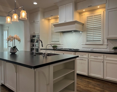 216 W 24th Street - Photo Thumbnail 4