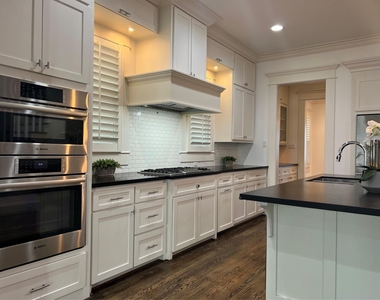 216 W 24th Street - Photo Thumbnail 8