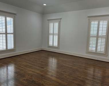 216 W 24th Street - Photo Thumbnail 5