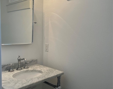 216 W 24th Street - Photo Thumbnail 3