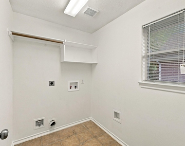 4112 Merlet Drive - Photo Thumbnail 15