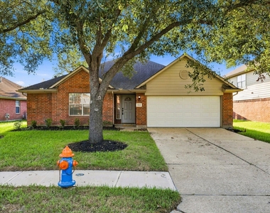 4112 Merlet Drive - Photo Thumbnail 3