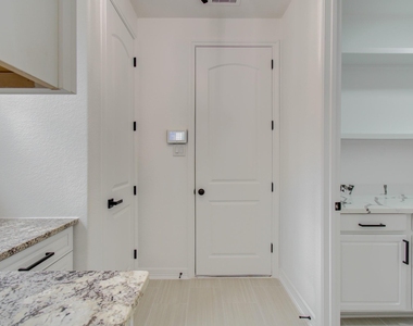 206 Cedar Creek Court - Photo Thumbnail 20