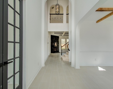 206 Cedar Creek Court - Photo Thumbnail 5