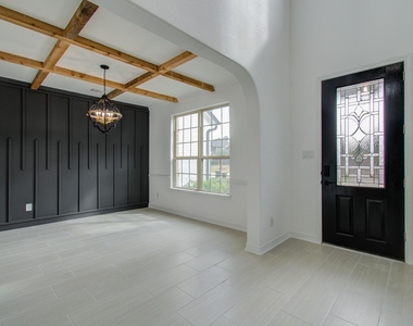 206 Cedar Creek Court - Photo Thumbnail 6