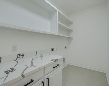 206 Cedar Creek Court - Photo Thumbnail 21