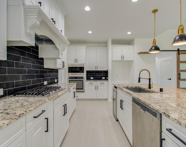206 Cedar Creek Court - Photo Thumbnail 17