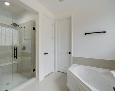 206 Cedar Creek Court - Photo Thumbnail 40
