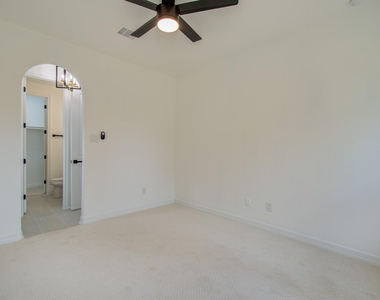 206 Cedar Creek Court - Photo Thumbnail 23
