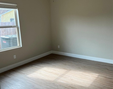 9720 Pelsey Street - Photo Thumbnail 4