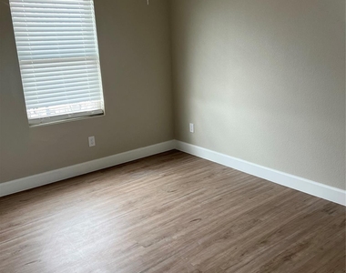9720 Pelsey Street - Photo Thumbnail 13