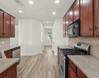 15238 Olmstead Park Drive - Photo Thumbnail 10