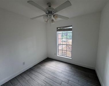 3219 Brookgreen Drive - Photo Thumbnail 5