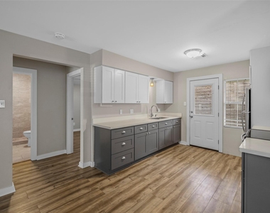 6918 Irvington Boulevard - Photo Thumbnail 7