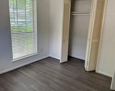 9332 Tooley Drive - Photo Thumbnail 2