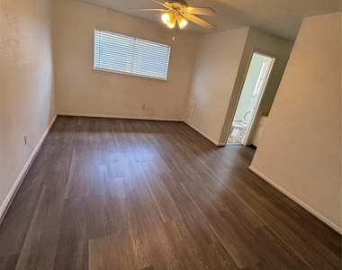 9332 Tooley Drive - Photo Thumbnail 4