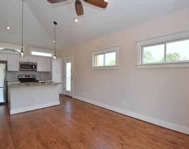 119 E 26th - Photo Thumbnail 3
