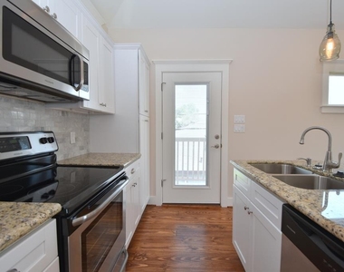 119 E 26th - Photo Thumbnail 5