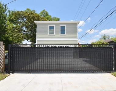 119 E 26th - Photo Thumbnail 19